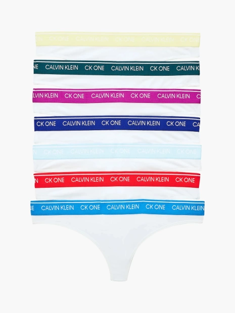 Dámská tanga Calvin Klein 7pack QF6574